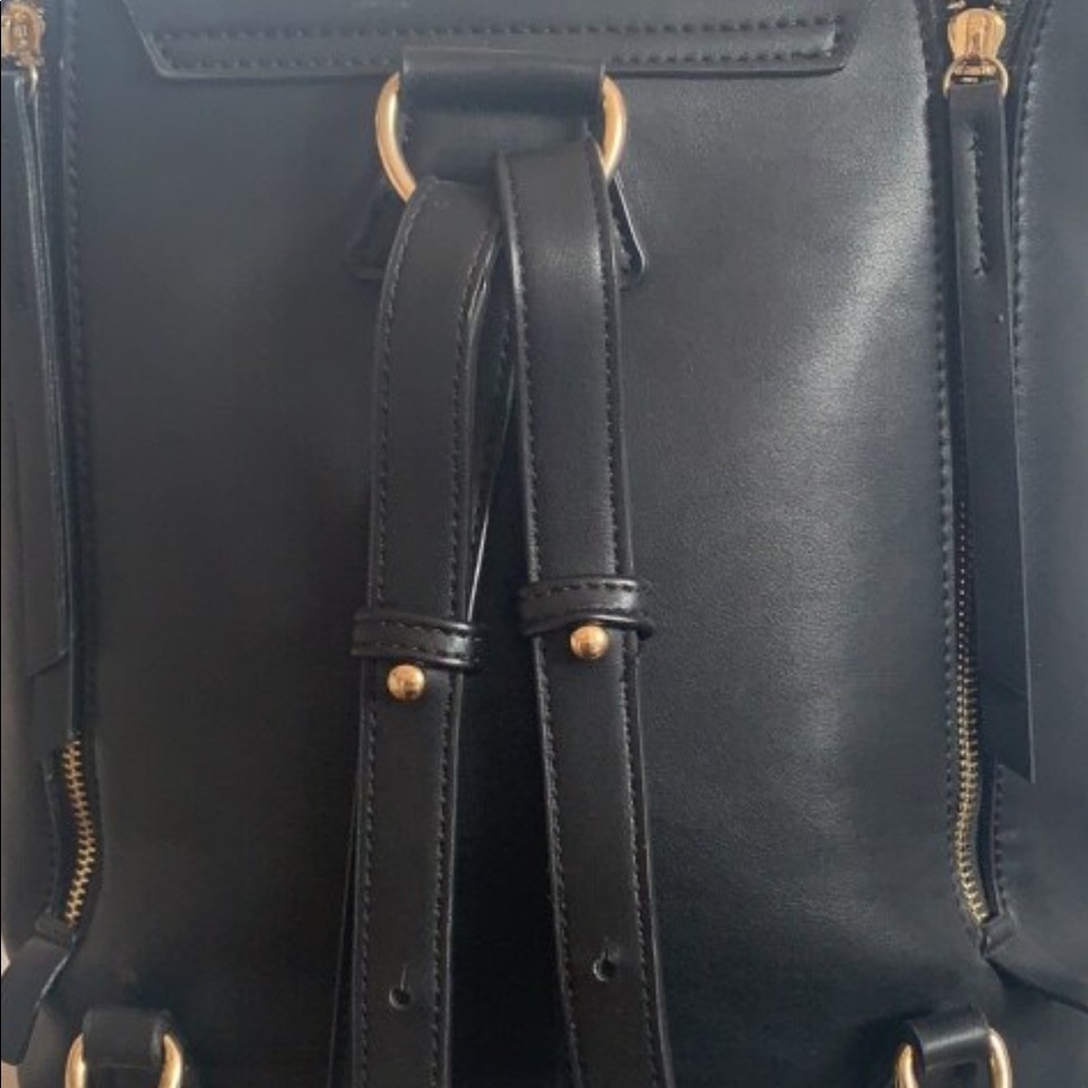 Backpack - Picture 3 of 4